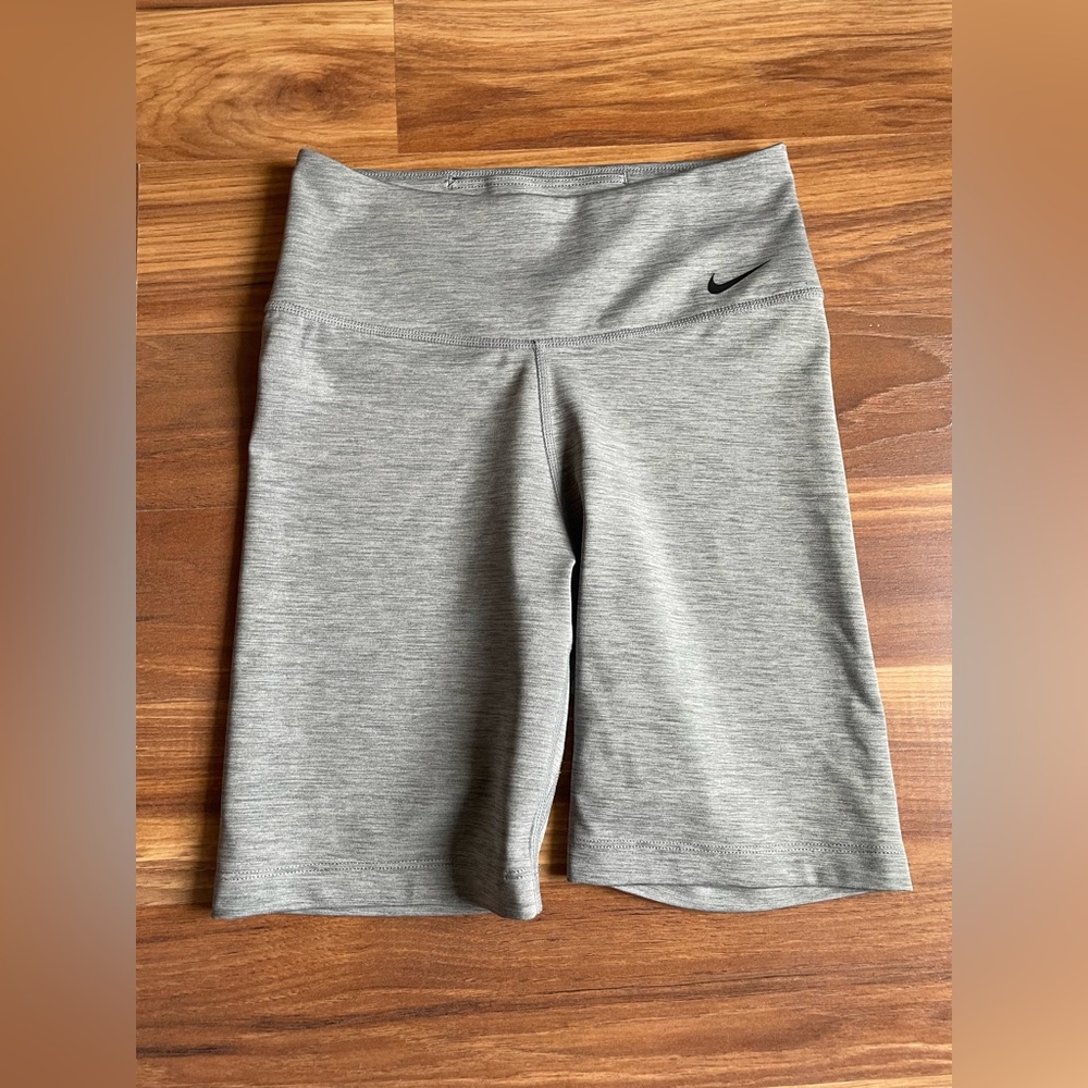Nike Dri-Fit One 7" High Waisted Biker Shorts Heather Grey - size XS